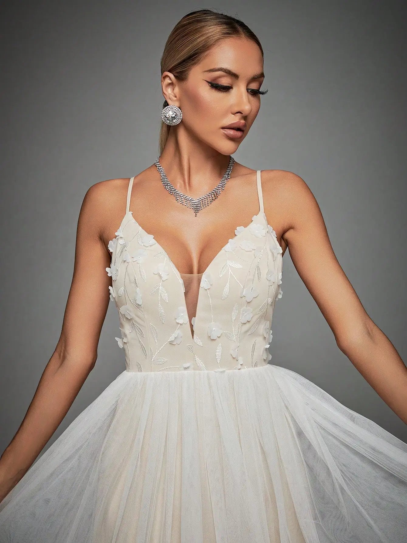 Mgiacy Halter V-neck three-dimensional embroidery color contrast wedding dress long evening gown ball dress party dress