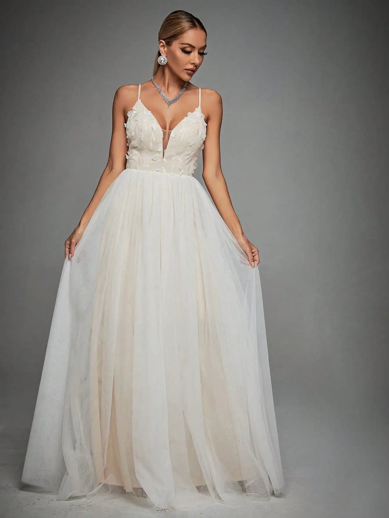 Mgiacy Halter V-neck three-dimensional embroidery color contrast wedding dress long evening gown ball dress party dress