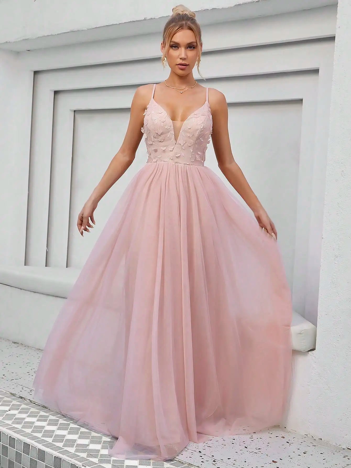 Mgiacy Halter V-neck three-dimensional embroidery color contrast wedding dress long evening gown ball dress party dress